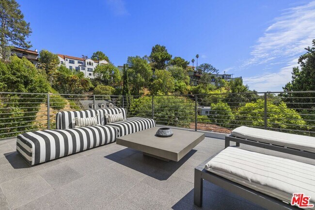 Building Photo - 2756 Westshire Dr