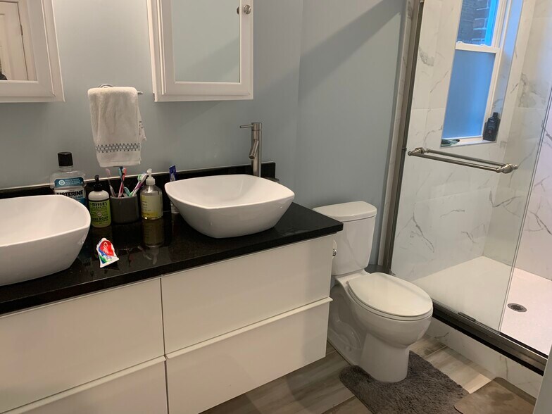 Building Photo - 186 Kelton St