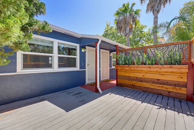 Building Photo - 4449 Dawson Ave