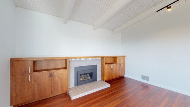 Building Photo - Kensington Beauty!