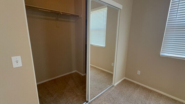 Building Photo - Vibrant 3 bed/2 bath home in West Sac