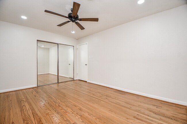 Building Photo - 1619 Viking Dr