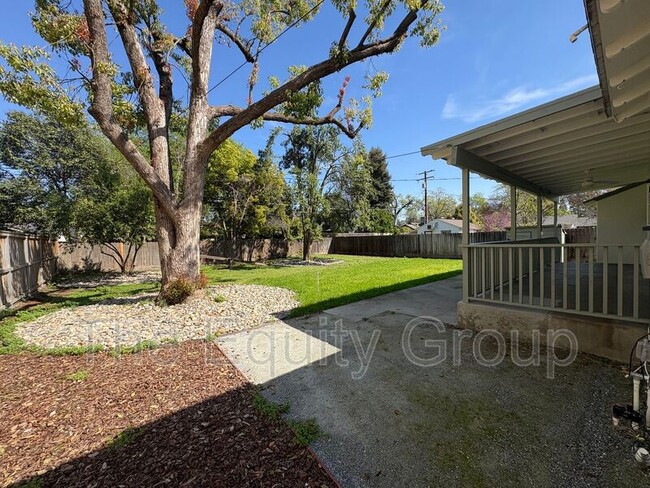 Building Photo - 1610 W College Ave