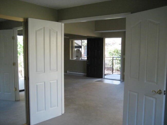 Building Photo - 44 Crestfield Ct