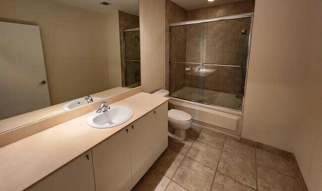 Building Photo - 1551 N Flagler Dr