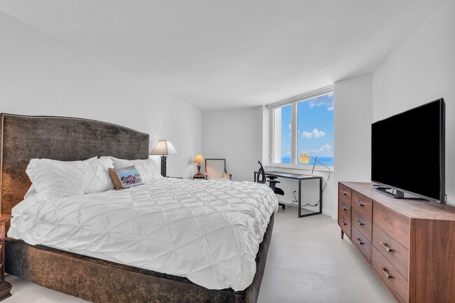 Building Photo - 550 S Ocean Blvd