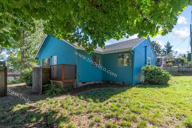 Building Photo - Darling Two Bedroom With Large Fenced Yard, Quick Access to Jackson Middle School and I5.