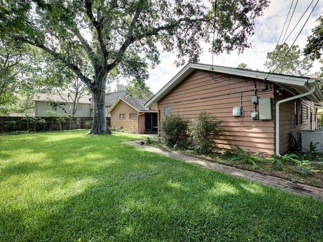 Building Photo - 5147 Indigo St