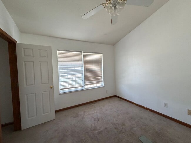 Building Photo - 2 bed/1.5bath Condo in Chatham. $1200