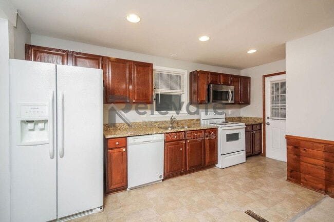 Building Photo - 8247 Fourscore Dr