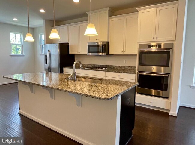 Building Photo - 43373 Southland St