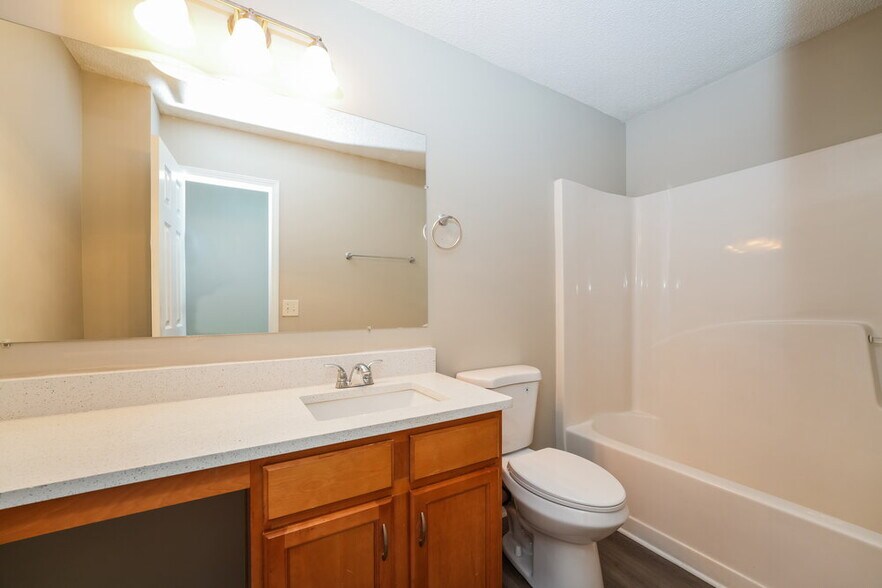 Building Photo - 4097 Rosebud Park Dr