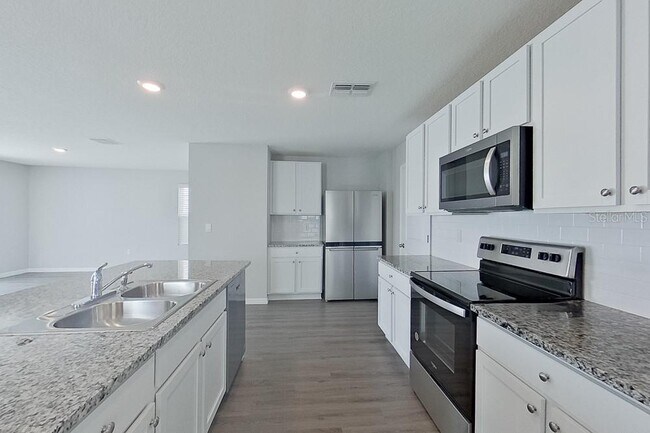 Building Photo - 8610 SW 44th Ct