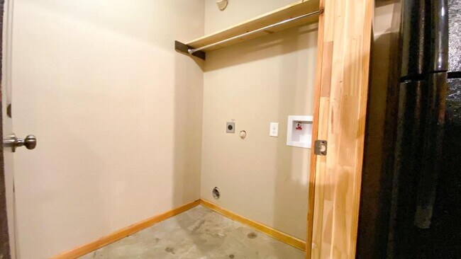 Building Photo - 1517 County Rd 706