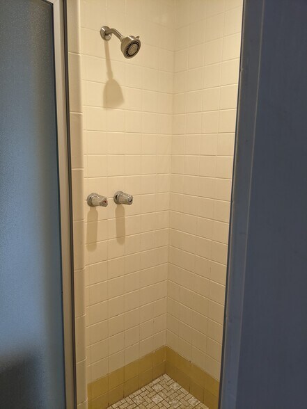 Building Photo - 639 Oakdene Ave