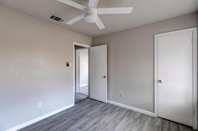 Building Photo - 3401 Larkspur Way