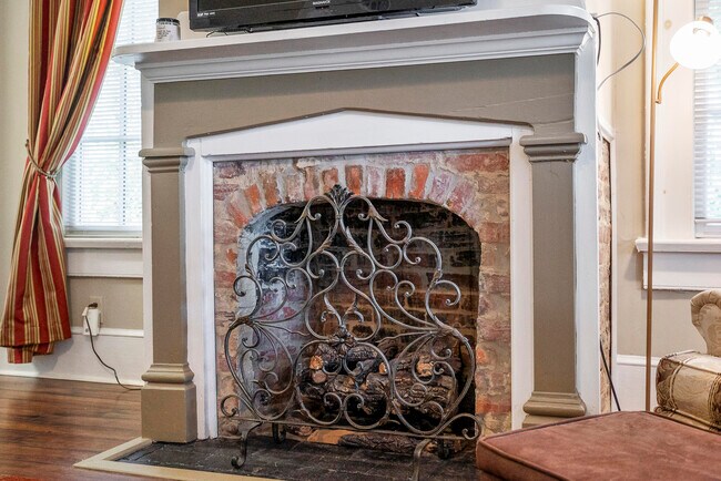 Building Photo - 105 Florence St SW