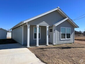 Building Photo - Charming Country Living with Modern Comforts!