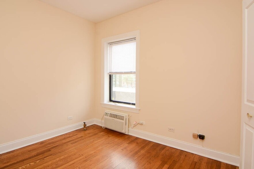 Building Photo - 728 W Addison St