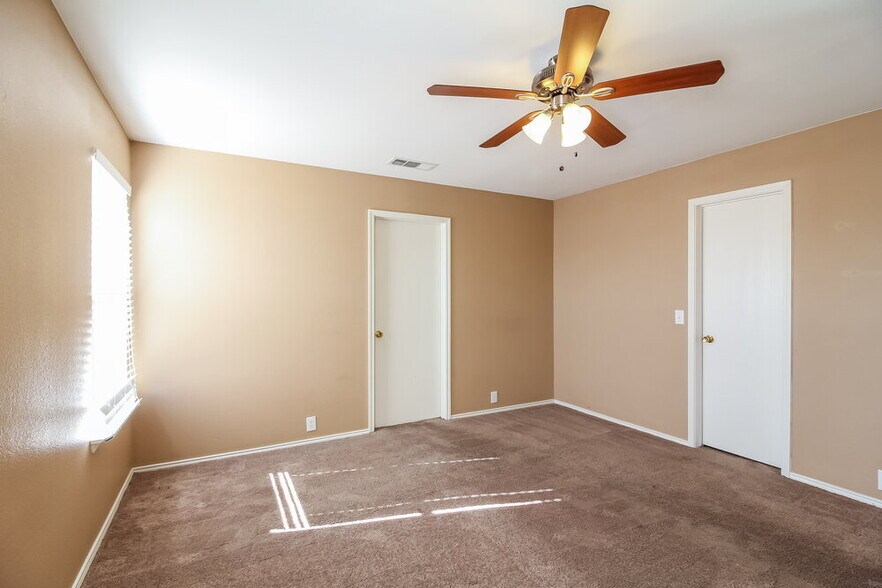 Building Photo - 2204 Tailburton Ct