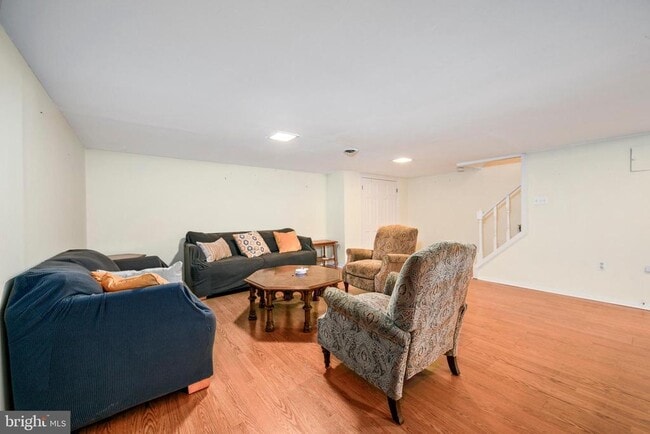 Building Photo - 723 Kings Croft Dr