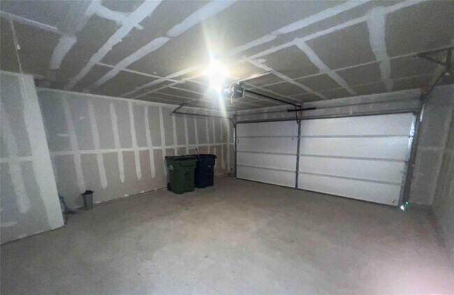 Building Photo - 116 Sweetwater Crk Ln