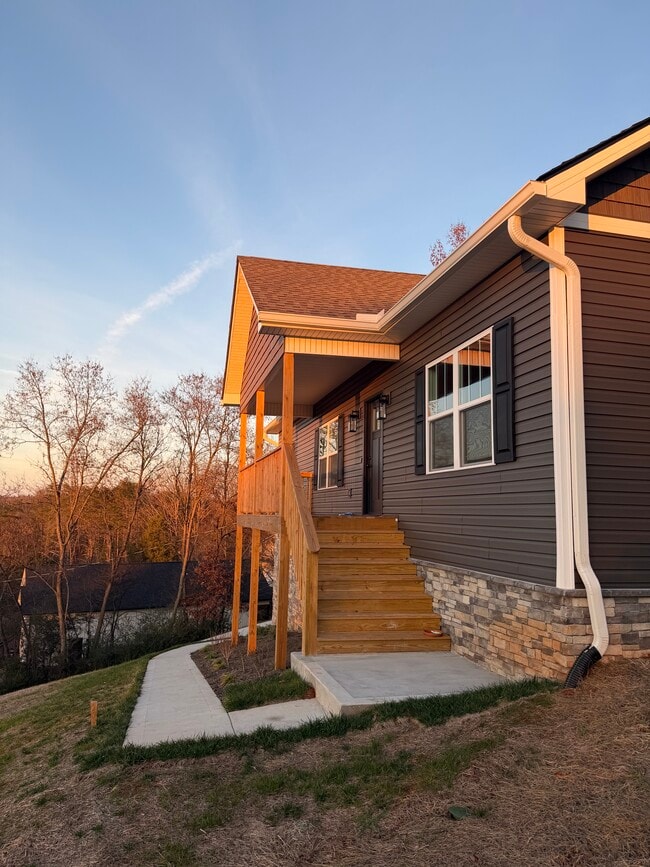 Building Photo - 955 Oakwood Estates Dr