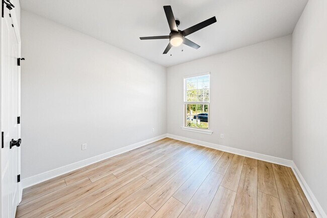 Building Photo - 2703 Louis Cir