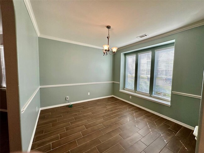 Building Photo - 13115 Southern Valley Dr