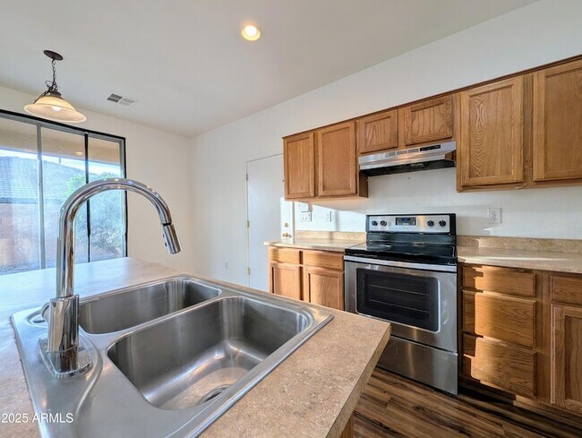 Building Photo - 3848 E Pollack St