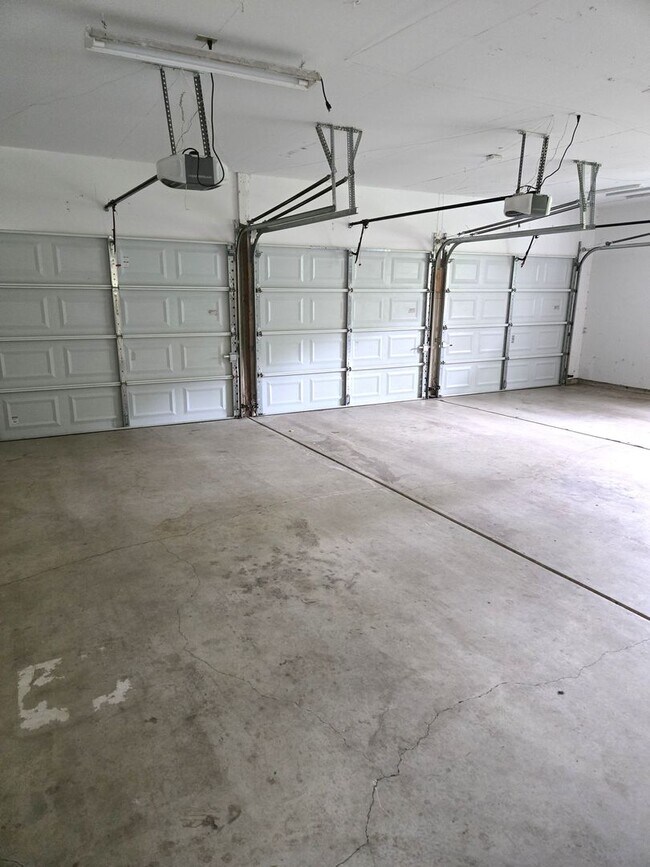 Building Photo - Exceptional Property!  Large home on 20 ac...