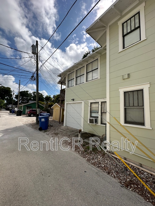 Building Photo - 532 11th Ave N
