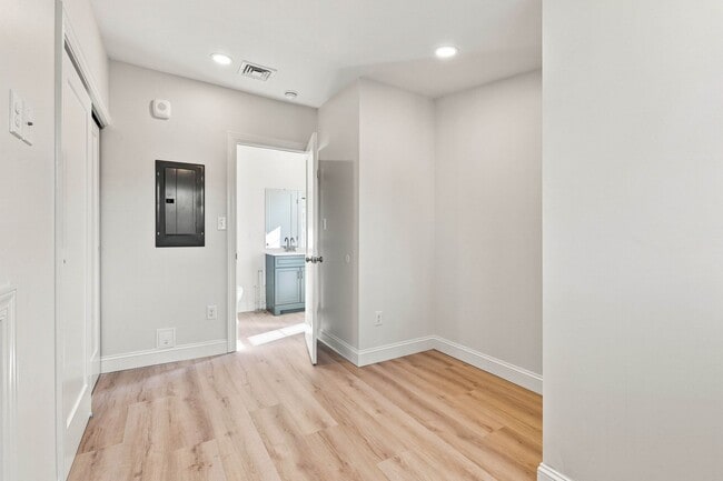 Building Photo - 740-742 W Vine St