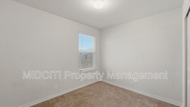 Building Photo - 221 Tule Canyons
