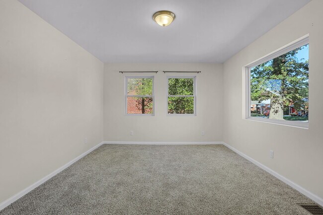 Building Photo - 1217 Grant Dr