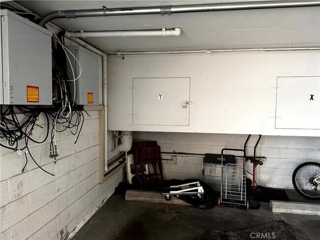 Building Photo - 280 Molino Ave