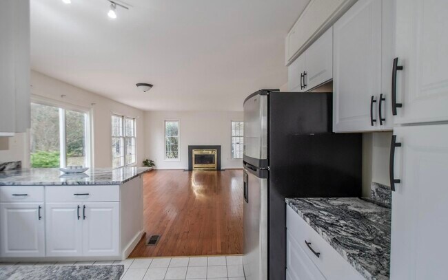 Building Photo - 4100 Ulster Rd