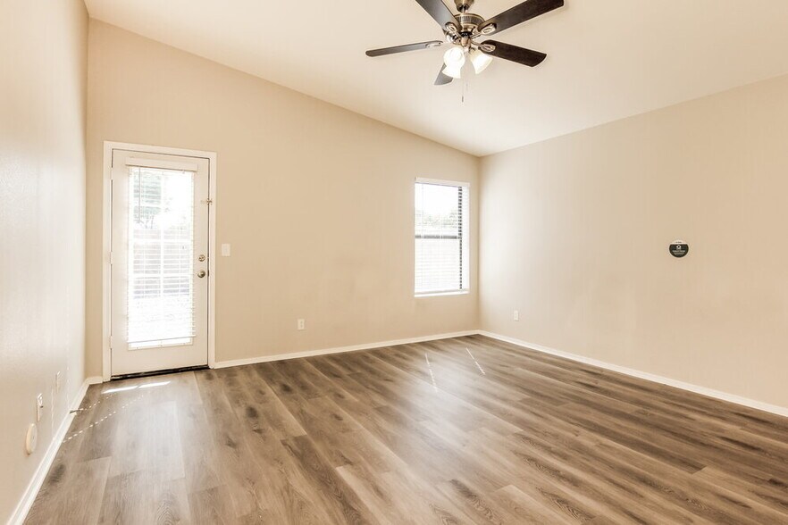 Building Photo - 5539 E Elena Ave