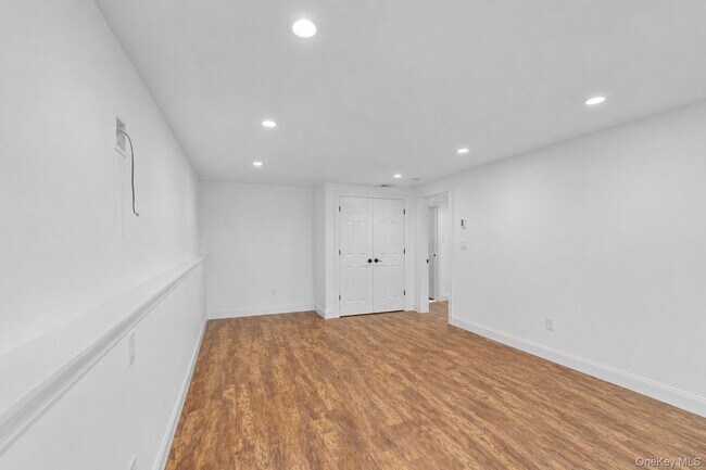 Building Photo - 809 Highland Lake Rd