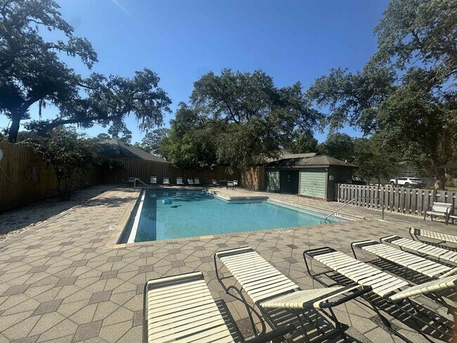 Building Photo - 12 Benton Blvd