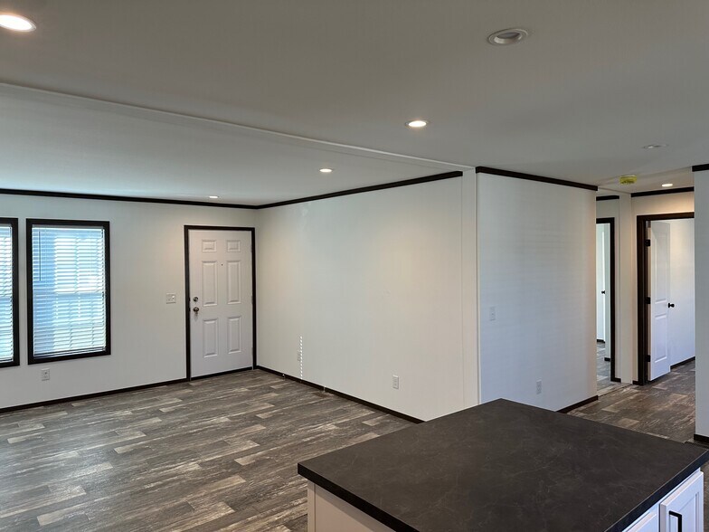 Building Photo - 204 Paradise Ter