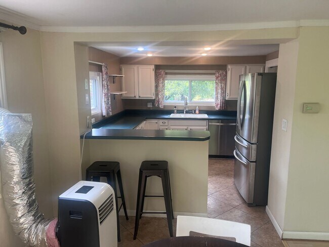 Building Photo - Multnomah Village 2 bedroom cottage delight