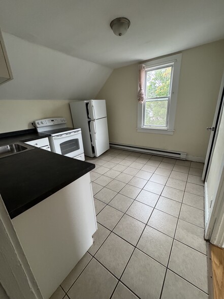 Building Photo - 137 Quinnipiac St