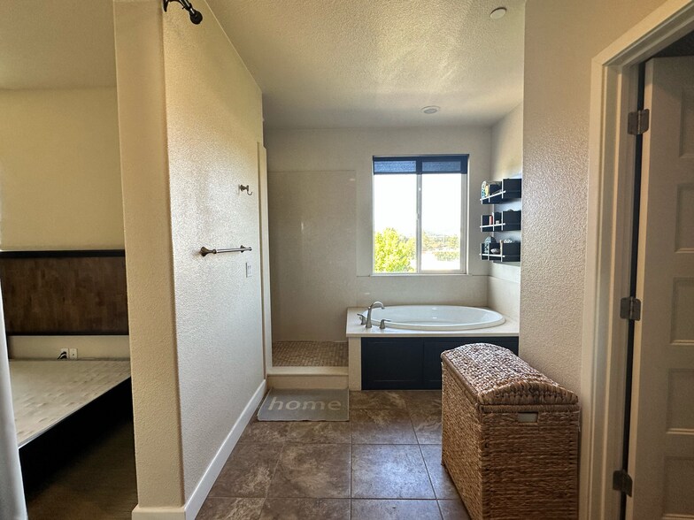 Building Photo - 6673 Tralee Village Dr