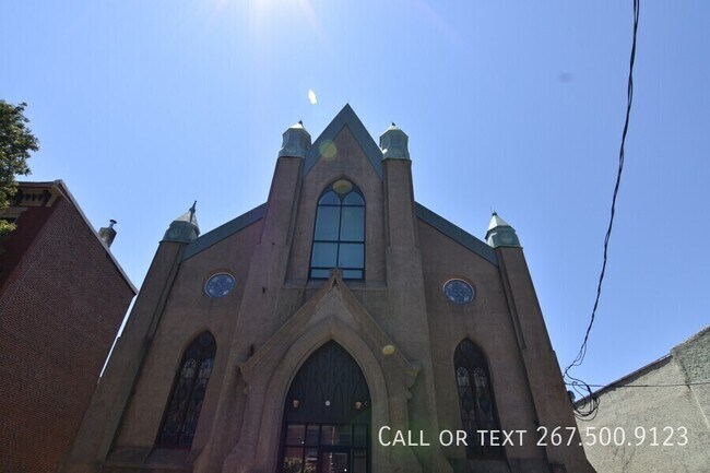 Building Photo - 1236 E Columbia Ave