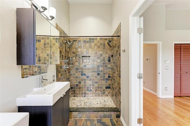 Building Photo - 2926 Bayshore Pointe Dr
