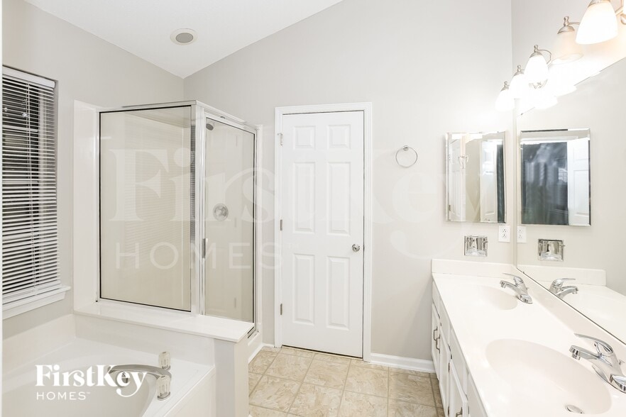 Building Photo - 7115 Scuppernong Ct