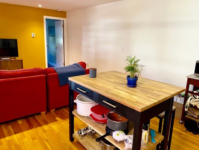 Building Photo - 135 Central St