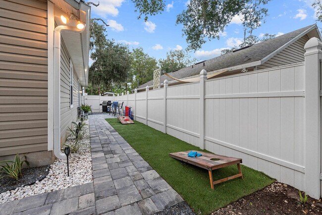 Building Photo - 20 Pearl St