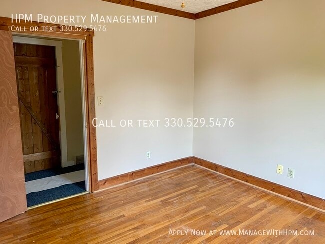 Building Photo - 926 Main Ave W